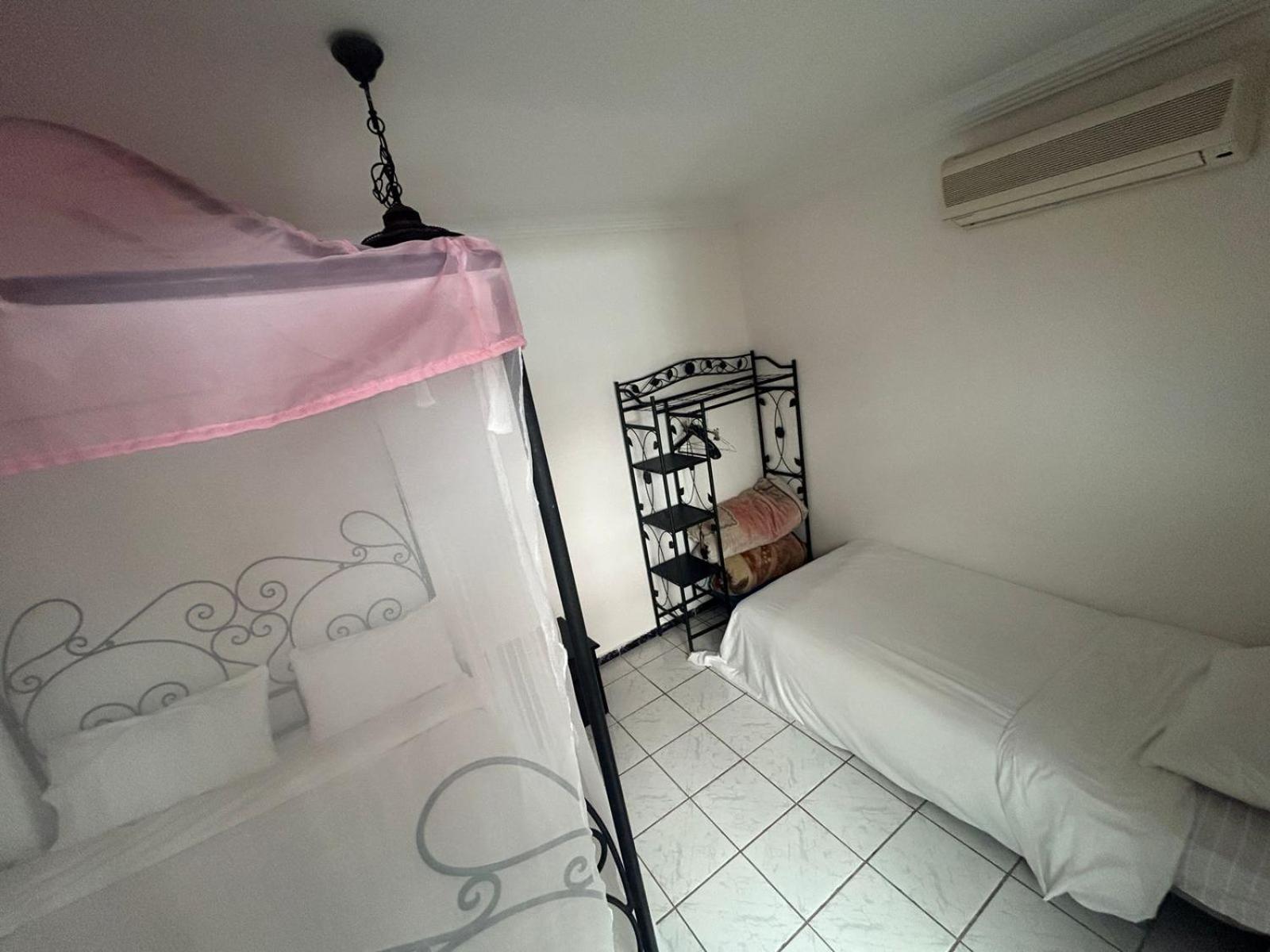بيت للعطل 4 Bedroom House With Swimming Pool مراكش